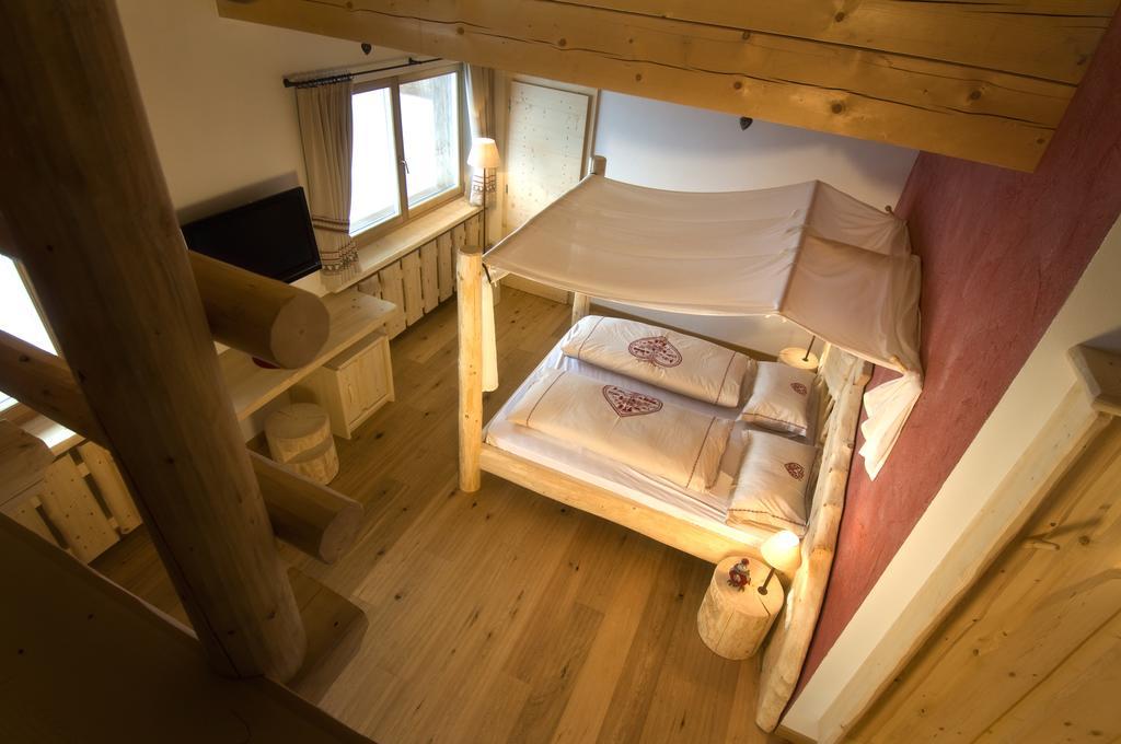 Hotel Piz Seteur Wolkenstein in Gröden Zimmer foto